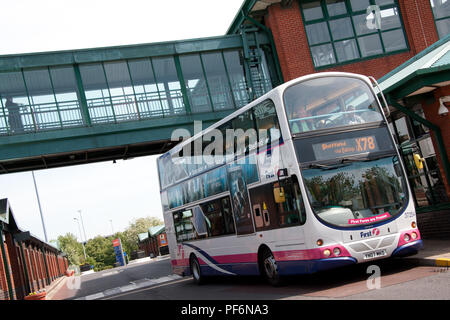 Die Sheffield Meadowhall Interchange ist der Knotenpunkt für Sheffield Verkehr, Busse und Bahn. Stockfoto