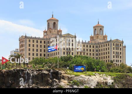 Fassade des Hotel Nacional de Cuba Cubawith neue Zeichen außerhalb, Vedado, Havanna, Kuba Stockfoto