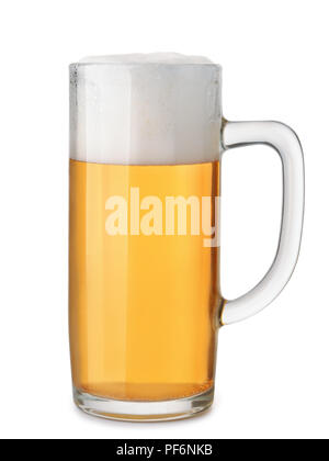 Becher frisches Bier mit Schaumstoff isoliert auf weißem Stockfoto