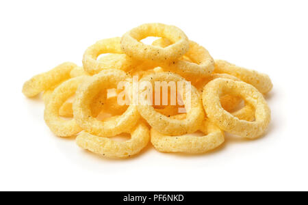 Stapel der knusprige Zwiebelringe isoliert auf weißem Stockfoto