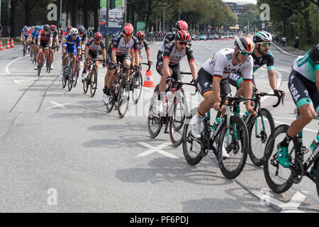 Im Hauptfeld des 2018 cyclassics in Hamburg. Stockfoto