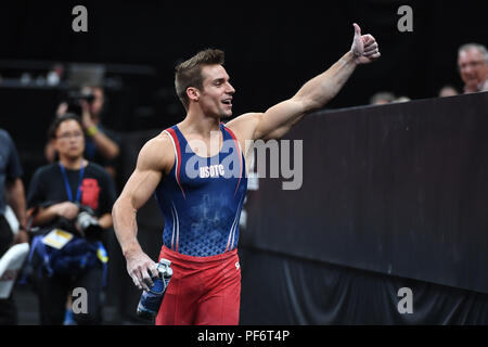 Boston, Massachussetts, USA. 18 Aug, 2018. SAM MIKULAK Wellen zu Fans, nachdem er die letzte Runde des Wettbewerbs bei TD Garden in Boston, Massachusetts, statt. Credit: Amy Sanderson/ZUMA Draht/Alamy leben Nachrichten Stockfoto