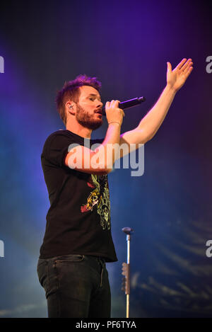 Deutschland, Coburg - 19 Aug 2018 - Konzert, Revolverheld - HUK Coburg OpenAir 2018 - Bild: Revolverheld Preforms bei der HUK Open Air in Coburg, Deutschland. Credit: Ryan Evans/Alamy leben Nachrichten Stockfoto