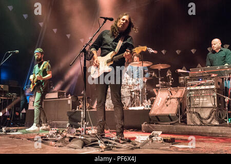 Brecon Beacons, Wales, UK. 19 August, 2018. Adam Granduciel der Krieg gegen Drogen live auf der Bühne in der letzten Schlagzeile slot Der 2018 Green Man Festival in Glanusk Park, Brecon Beacons, Wales. Foto Datum: Sonntag, 19. August 2018. Foto: Roger Garfield Credit: Roger Garfield/Alamy leben Nachrichten Stockfoto