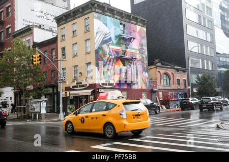 New York, USA. 20. August 2018. Madre Teresa von Kalkutta und Mahatma Gandhi's Arbeit Der wandmaler Eduardo Kobra auf 'Farben für die Freiheit" Projekt wird in New York City in den Vereinigten Staaten am Montag statt. Das Projekt arbeitet rund um die Stadt zu verbreiten. (Foto: VANESSA CARVALHO/BRASILIEN FOTO PRESSE) Credit: Brasilien Foto Presse/Alamy Live News Credit: Brasilien Foto Presse/Alamy leben Nachrichten Stockfoto