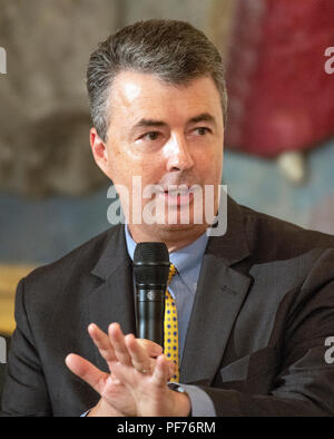 Washington, USA. 20. August 2018. Attorney General Steve Marshall (Republikaner von Alabama) spricht auf einem Panel auf einer Veranstaltung von uns Präsident Donald J. Trumpf hosted betitelt 'Salute, um die Helden der Einwanderungs- und Zollbehörden und Zoll- und Grenzschutz' im East Room des Weißen Hauses in Washington, DC am Montag, 20. August 2018. Credit: Ron Sachs/CNP/MediaPunch Credit: MediaPunch Inc/Alamy leben Nachrichten Stockfoto