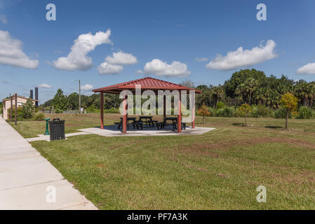 Florida Picknickbank und Vordach Stockfoto