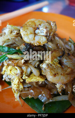 Fried Penang Char Kuey Teow ist eine beliebte Nudelgericht in Malaysia, Indonesien, Brunei und Singapur Stockfoto