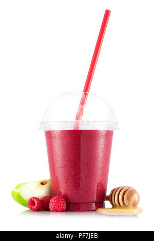 Himbeere und Apple Smoothie in Schale aus Kunststoff mit Obst auf weißem Hintergrund Stockfoto