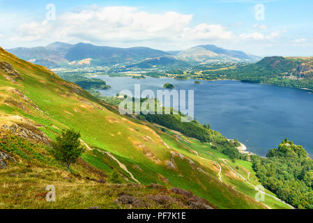 Derwent Water Skiddaw und blencathra von den Skipisten von Maiden Moor im Lake District Stockfoto