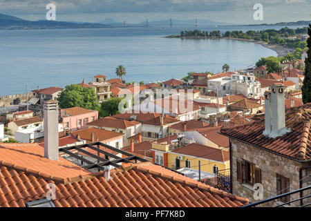 NAFPAKTOS, Griechenland - 28. MAI 2015: Herrlicher Panoramablick von Nafpaktos Stadt, Westgriechenland Stockfoto