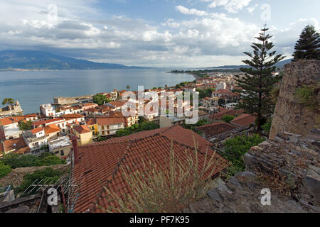 NAFPAKTOS, Griechenland - 28. MAI 2015: Herrlicher Panoramablick von Nafpaktos Stadt, Westgriechenland Stockfoto