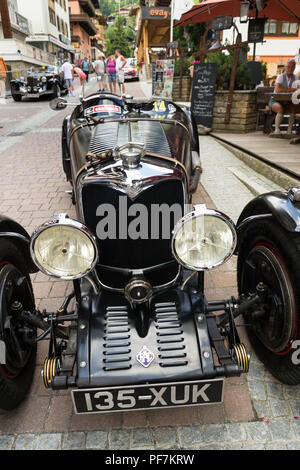 SAALBACH - Hinterglemm, Österreich - 21 Juni 2018: Vintage Riley Zweisitzer Sportwagen von Oldsmobile Veteran 1938 Am 21. Juni 2018 in Saalbach-Hinterglemm Stockfoto