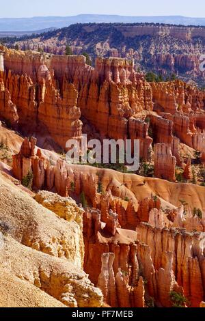 Vertikalen roten Felsformationen im Bryce Canyon National Park Stockfoto