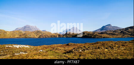 Blick über Loch Buine Moire nach Cul Mor, Cul Beag und Stac Pollaidh, inverpolly National Nature Reserve, Sutherland, Scottish Highlands, Schottland Großbritannien Stockfoto