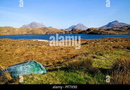 Blick über Loch Buine Moire nach Cul Mor, Cul Beag und Stac Pollaidh, inverpolly National Nature Reserve, Sutherland, Scottish Highlands, Schottland Großbritannien Stockfoto