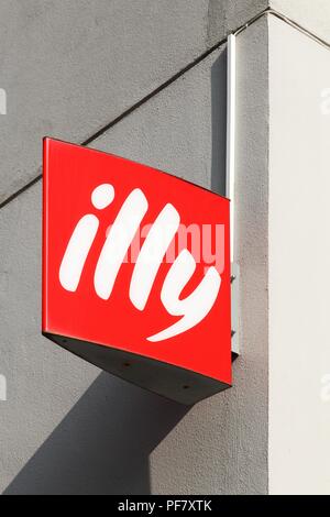 Odense, Dänemark - 16. August 2018: Illy Logo auf eine Wand. Illy Röstung ist ein italienisches Unternehmen, das sich auf die Produktion von Espresso spezialisiert. Stockfoto