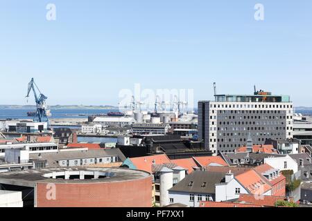 Blick auf die Stadt Aarhus in Dänemark von der Dachterrasse Stockfoto