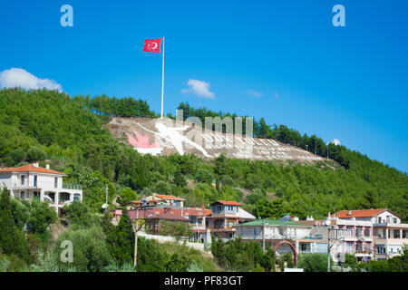 Canakkale, Türkei - 10. August 2018: Dur Yolcu memorial Blick aus Meer. Wurden lose in die englische Sprache übersetzt. Reisender Stillstand, der Boden sie Lauffläche, Stockfoto