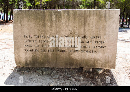 Canakkale, Türkei - 10. August 2018: Mehmet Akif Ersoy's Gedicht: Canakkale Sehitlerine Siiri der Türkischen Unabhängigkeitskrieg in Gallipoli, Canakkale, Türkei Stockfoto