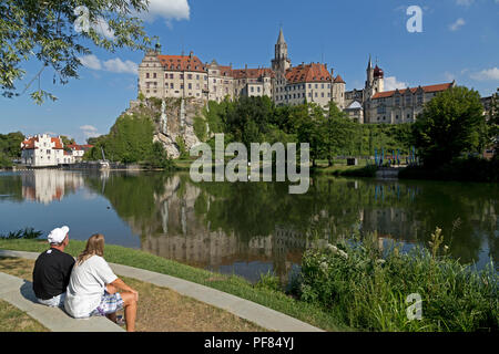 Schloss und Donau, Sigmaringen, Baden-Württemberg, Deutschland Stockfoto