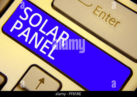 Wort schreiben Text Solar Panel. Business Konzept für die Sonnenstrahlen Quelle von Energie erzeugenden Tastatur blue key Absicht erstellen absorbieren Comput Stockfoto