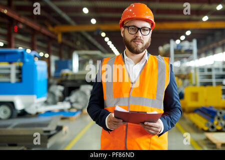 Bärtige Business Manager im Werk Stockfoto