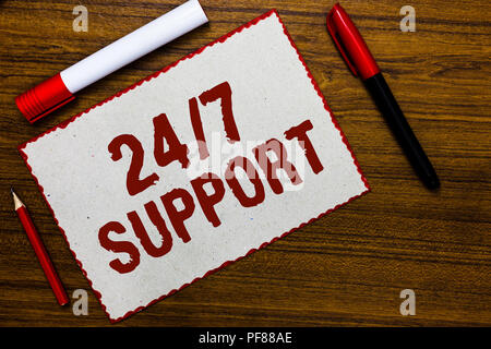 Handschrift Text schreiben 24 7 unterstützen. Begriff Sinne Hilfeleistung ganze Tag und Nacht keine Ausfallzeiten Weißbuch rot Grenzen Marker Serviceaufträge Stockfoto
