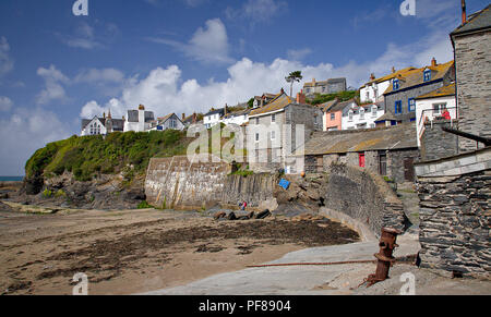 Hafen von Port Isaac, Cornwall, England an einem sonnigen Tag Stockfoto