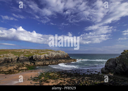 Porth Dafarch, Anglesey, Nordwales Küste an einem sonnigen Tag Stockfoto