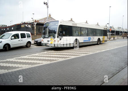 Ein Van Hool Bus von DE Lijnin, Antwerpen, Belgien Stockfoto