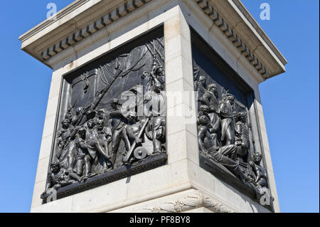 Reliefs am Sockel der Nelson's Column, Trafalgar Square, London, England, Großbritannien Stockfoto