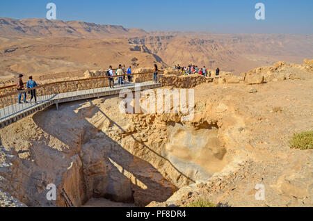 Israel Masada, die Befestigungsanlagen und die Wände um die Metzada Metzada Festung, ist der Standort der alten Paläste und Festungen in Israel auf o Stockfoto