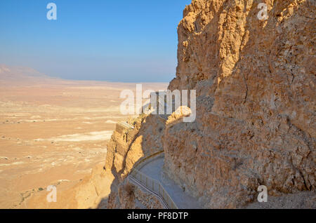 Israel Masada, die Befestigungsanlagen und die Wände um die Metzada Metzada Festung, ist der Standort der alten Paläste und Festungen in Israel auf o Stockfoto