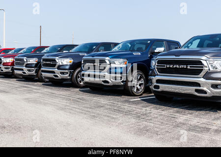 Noblesville - ca. August 2018: Ram 1500 Pickup Trucks an einem Dodge Dealership. Der Ram 1500 Pickup ist durchweg ein meistverkauftes Fahrzeug in den USA V Stockfoto