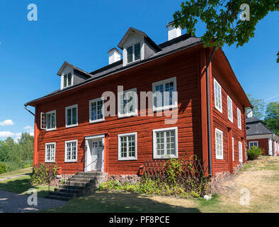 Traditionelles rotes Haus, Schweden. Die späte 18 thC Westflügel des Manor House, Engelsbergs Bruk (Engelsberg Eisenwerk), Ängelsberg, Västmanland, Schweden Stockfoto