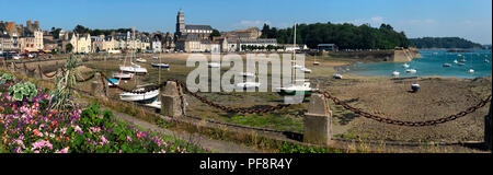 Panoramablick bei Ebbe in der Solidor Waterfront im Hafen von Saint Malo an der Nordküste der Bretagne in Frankreich Stockfoto