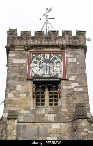 Suchen nach in St Thomas Church Clock Tower in Salisbury, Wiltshire GROSSBRITANNIEN Stockfoto