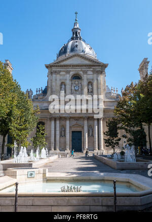 Turm der Universität Sorbonne in Paris. Stockfoto