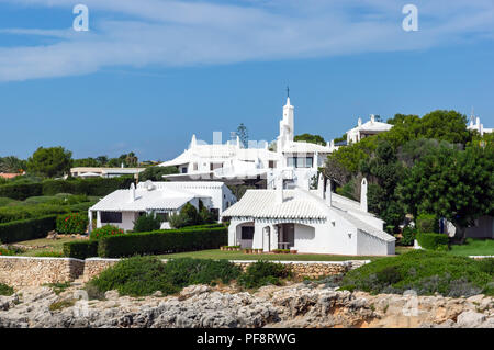 Die weiß getünchten Häuser in Es Castell - Menorca Stockfoto