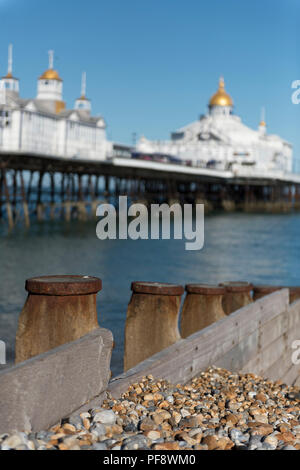 Eastbourne Pier in der Grafschaft East Sussex an der Südküste von England im Vereinigten Königreich Stockfoto