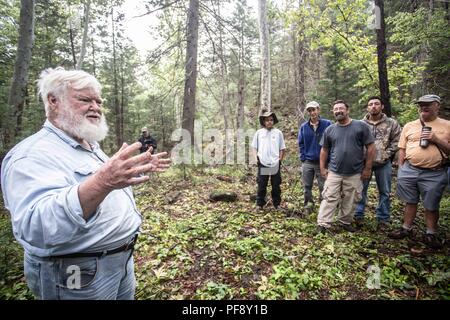 Erinnerung an Paul Martin ..... ............... ............... De expedición Entdeckung Madrense GreaterGood ORG que recaba datos que Syrvaine como Información de Direct para entender mejor las Relaciones biológicas del Archipiélago Madrense y se Usan para proteger y conservar las Tierras de las Islas vírgenes Sonorenses Serranas. Binacional Expedición aye une ein colaboradores de México y Estados Unidos con Experiencias y Especialidades de las Ciencias biológicas variadas, con la intención de aprender Lo más posible sobre Mesa de Tres Ríos, La porción más norteña de la Sierra Madre O Stockfoto