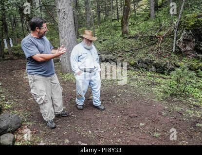 Erinnerung an Paul Martin ..... ............... ............... De expedición Entdeckung Madrense GreaterGood ORG que recaba datos que Syrvaine como Información de Direct para entender mejor las Relaciones biológicas del Archipiélago Madrense y se Usan para proteger y conservar las Tierras de las Islas vírgenes Sonorenses Serranas. Binacional Expedición aye une ein colaboradores de México y Estados Unidos con Experiencias y Especialidades de las Ciencias biológicas variadas, con la intención de aprender Lo más posible sobre Mesa de Tres Ríos, La porción más norteña de la Sierra Madre O Stockfoto