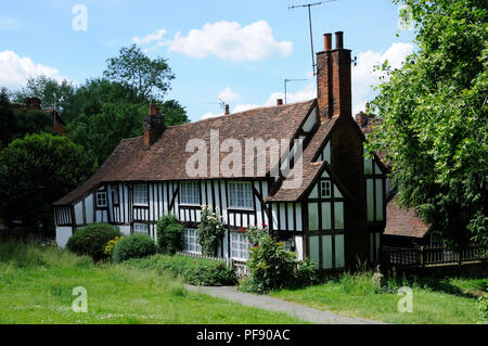 Kirche Cottage, Hatfield, Hertfordshire, ist ein Holz gerahmt Gebäude aus dem späten 16. Jahrhundert, auf dem Kirchhof von St. Etheldreda steht. Stockfoto