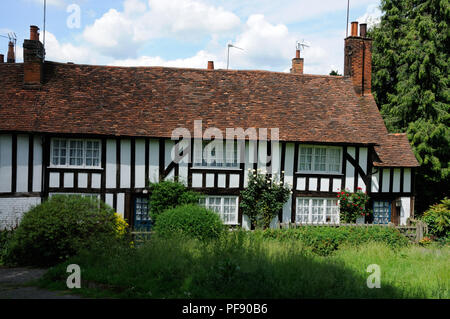 Kirche Cottage, Hatfield, Hertfordshire, ist ein Holz gerahmt Gebäude aus dem späten 16. Jahrhundert, auf dem Kirchhof von St. Etheldreda steht Stockfoto