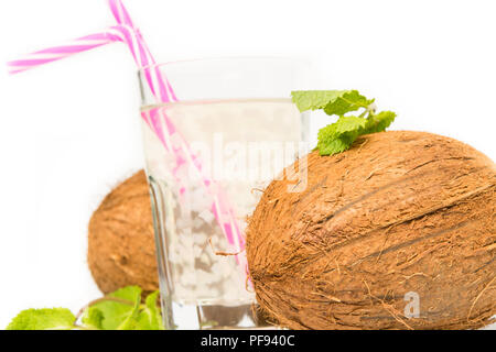 Aloe Vera Saft mit Stücken von Kokosnuss Kokosnuss Stockfoto