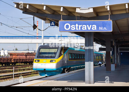 SC Super City Pendolino 680, Hlavní nádraží vlakové, Ostrava, Moravskoslezský kraj, Česká republika/SC Super City Pendolino 680, Ostrava Main railwa Stockfoto