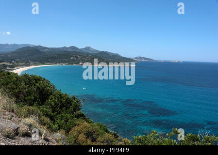 Das Mittelmeer in der Nähe der Stadt Rousse an der Nordwestküste von Korsika, Frankreich Stockfoto