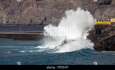 LOS Gigantes, Teneriffa/Spanien - 21. Februar: Befüllen des Oasis Pool in Los Gigantes Teneriffa am 21 Februar, 2011 Stockfoto