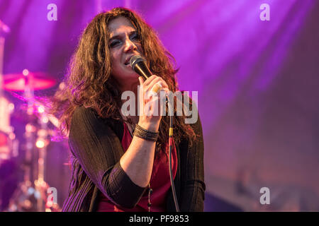 Die amerikanische Blues Rock Sänger und Songwriter Sari Schorr live bei der 26 Blue Balls Festival in Luzern, Schweiz Stockfoto